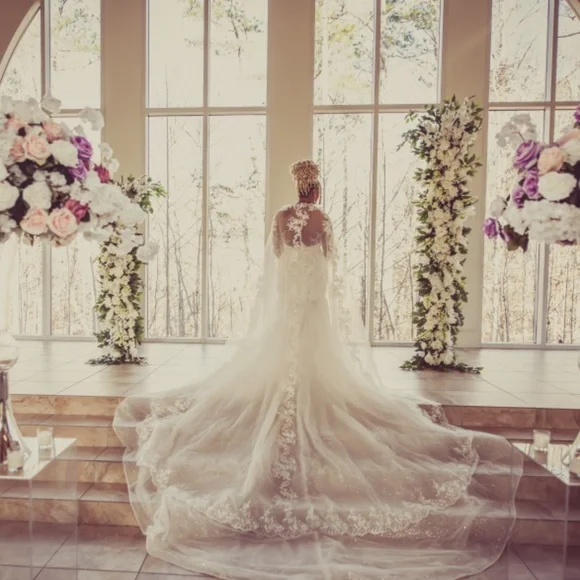 Pre-Owned Lace Embroidered Wedding Dress W/ Glitter Train - Picture 3 of 11